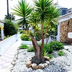Con Vistas A La Piscina بيت للعطل