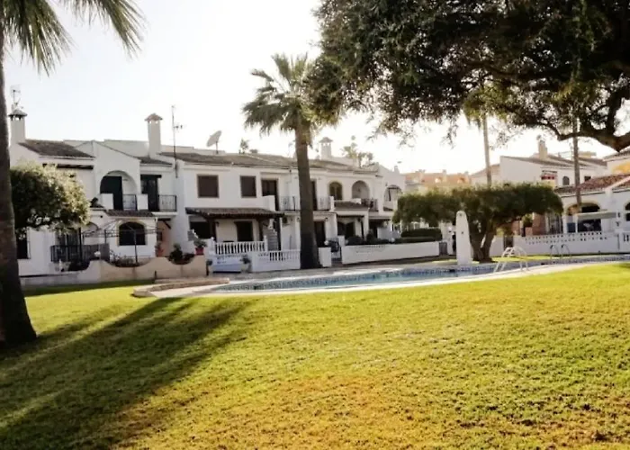Сasa de vacaciones Con Vistas A La Piscina Torrevieja